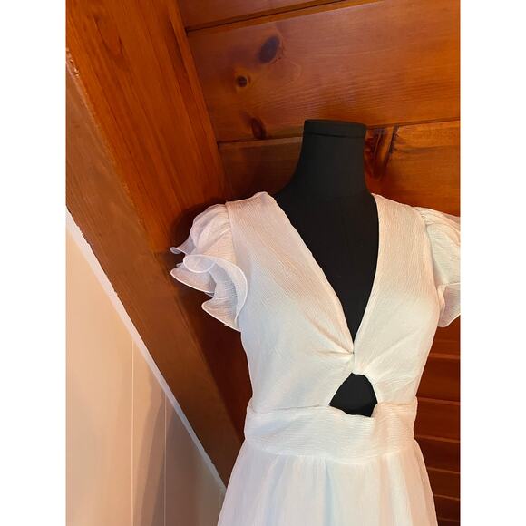 ASTR the Label NWOT - White Emporia Tiered Tulle Midi Dress - Large - Picture 3 of 12